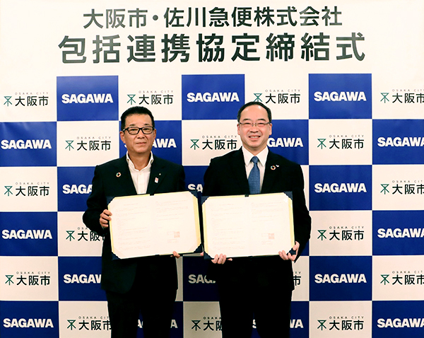 （左から）大阪市 松井一郎 市長、取締役 笹森公彰